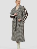 коричневый