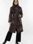 коричневый